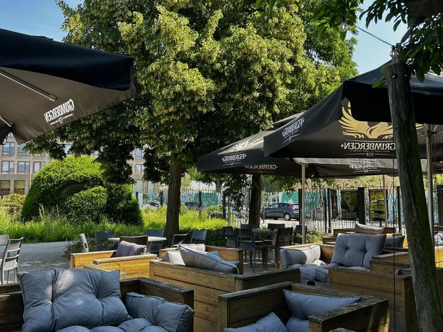 Le by S' du Jardin des Geants 